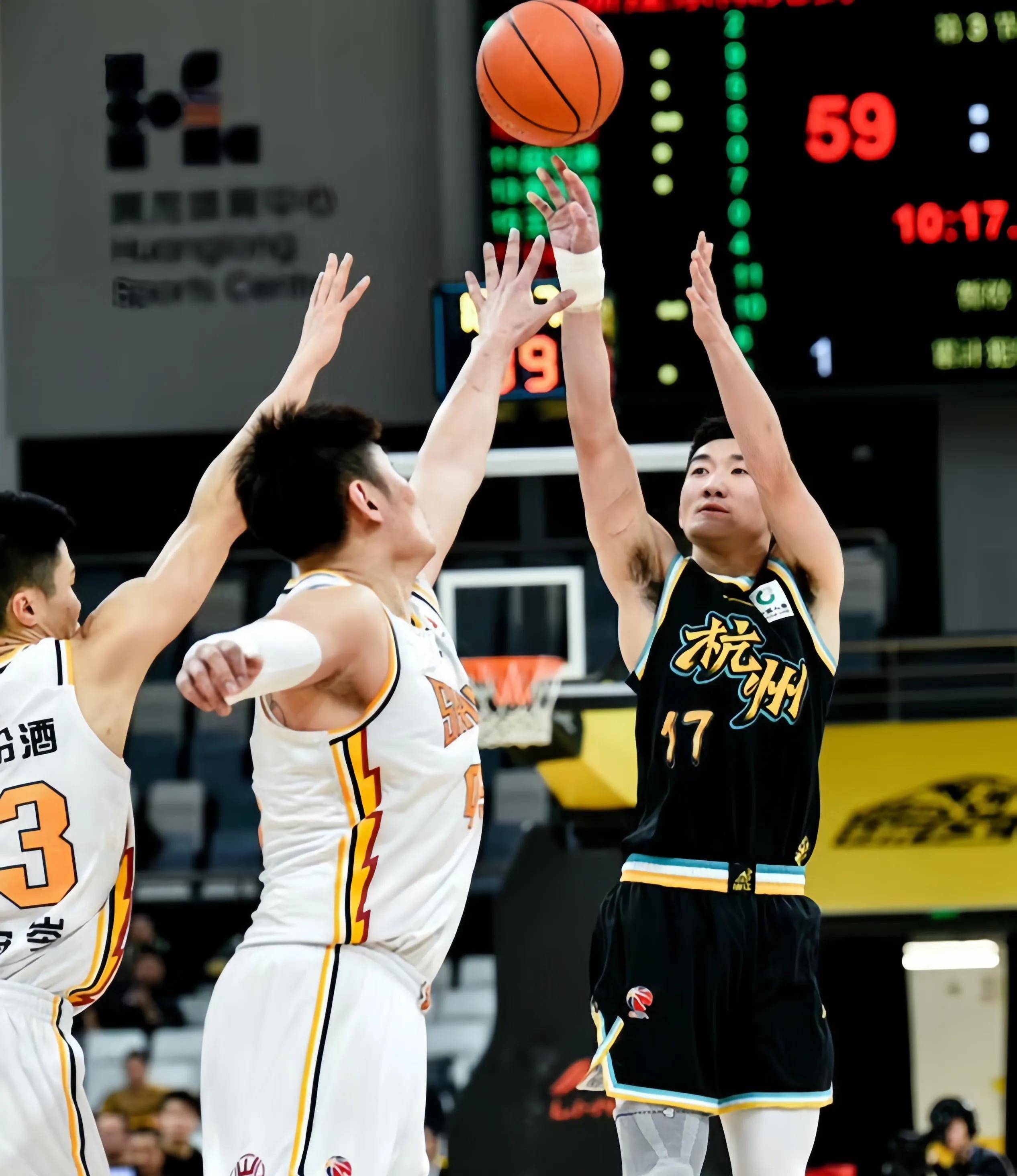 CBA联赛：广东男篮击败北京队，取得五连胜